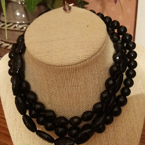 Macys white house chocker - Picture 6 of 8